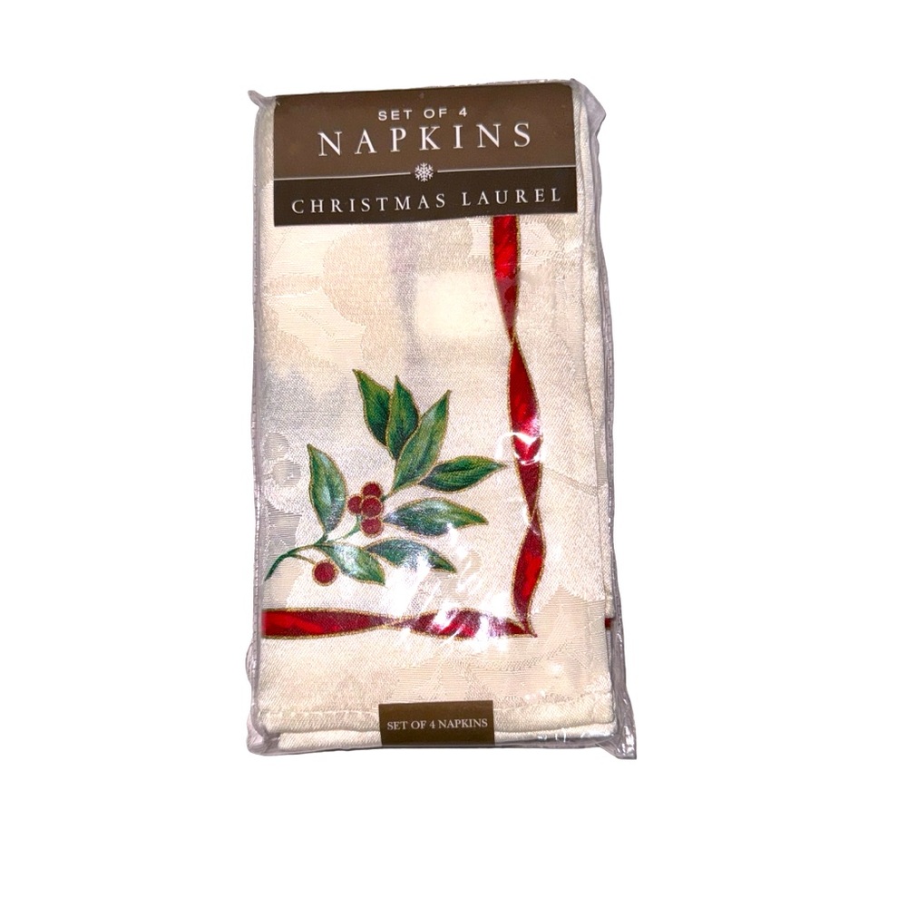 Christmas Laurel Napkins Berries Red Green Ivory Holiday Bed Bath Beyond NWT